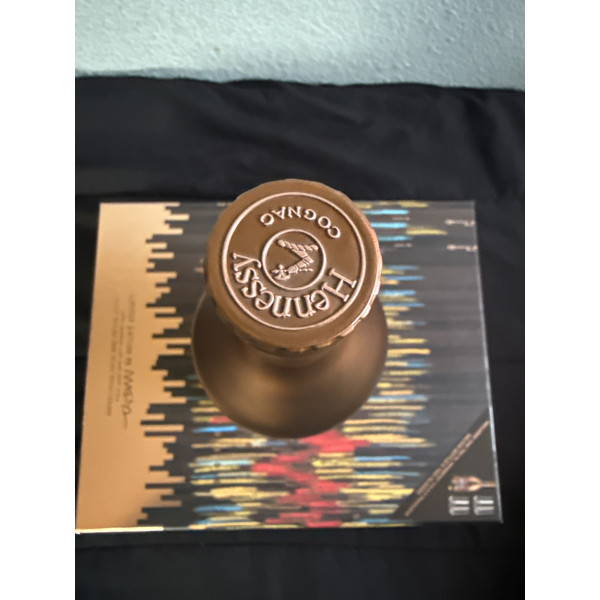 Hennessy Cognac VSOP Limited Edition by Maeda set 2 with glasses.4