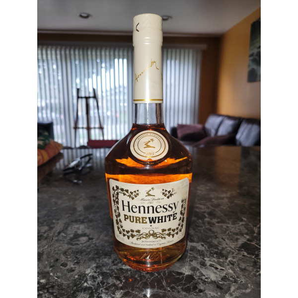 Hennessy Cognac Pure White 70cl.1
