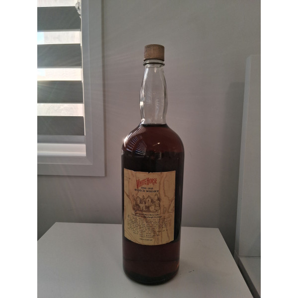 White Horse White Horse Fine Old Scotch Whisky 750ml 1970s.2