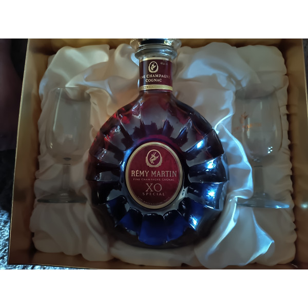 Remy Martin Cognac XO Special set with 2 glasses.5