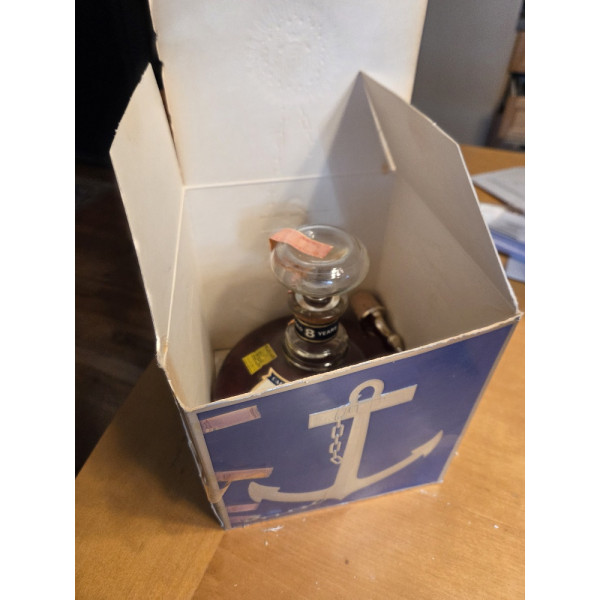 Kentucky Tavern Kentucky Tavern 8 Year Old Captain's Quart Bourbon Whiskey 1 Quart 1960s.2