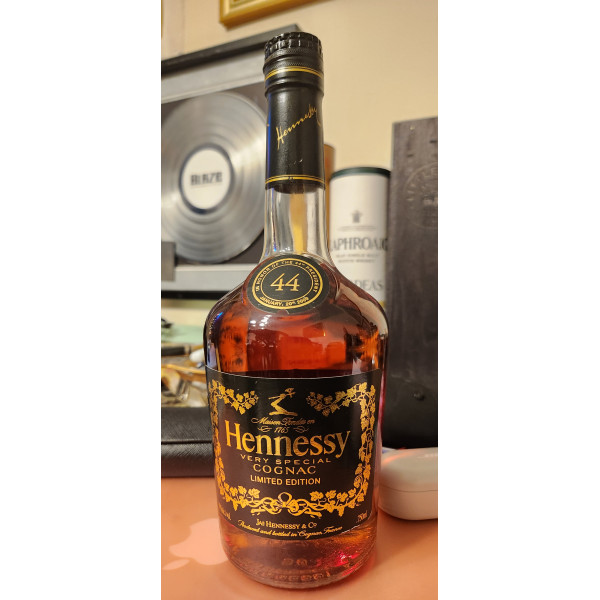 Hennessy Cognac  VS Special Edition in honor of the 44th president .1