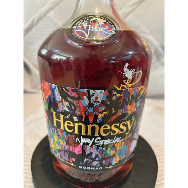 Hennessy Cognac V.S Deluxe Edition by JonOne Set 1.75L.5