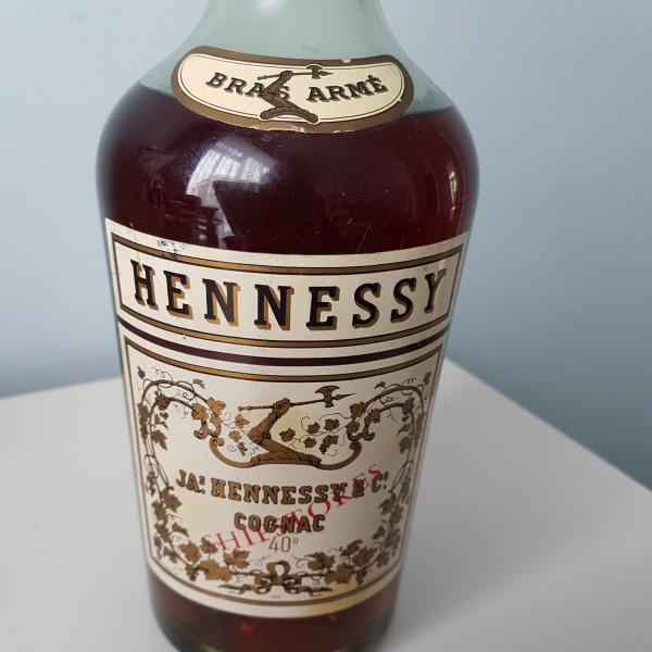 Hennessy Cognac Bras arme.5