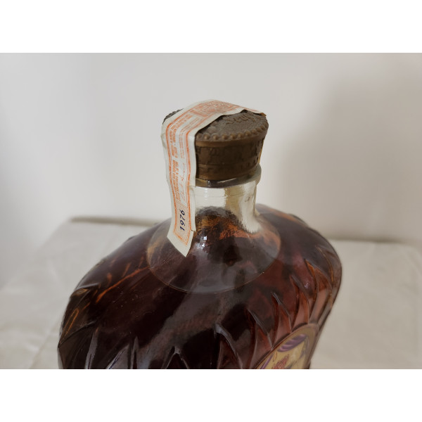 Crown Royal Fine De Luxe Blended Canadian Whisky 1.14 LITRES.3