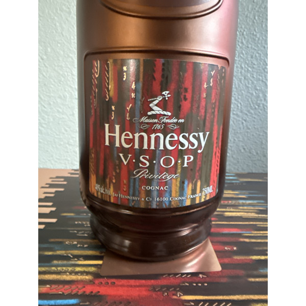 Hennessy Cognac VSOP Limited Edition by Maeda set 2 with glasses.5
