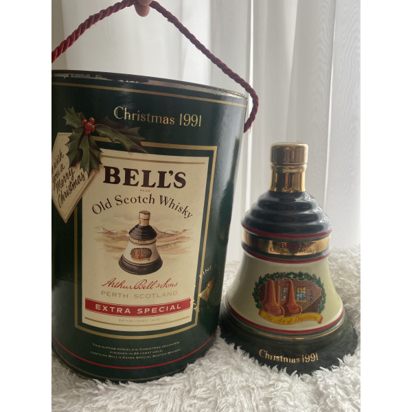 Bell’s old scotch whiskey Bell's Old Scotch Whisky Christmas 1991 Decanter.1