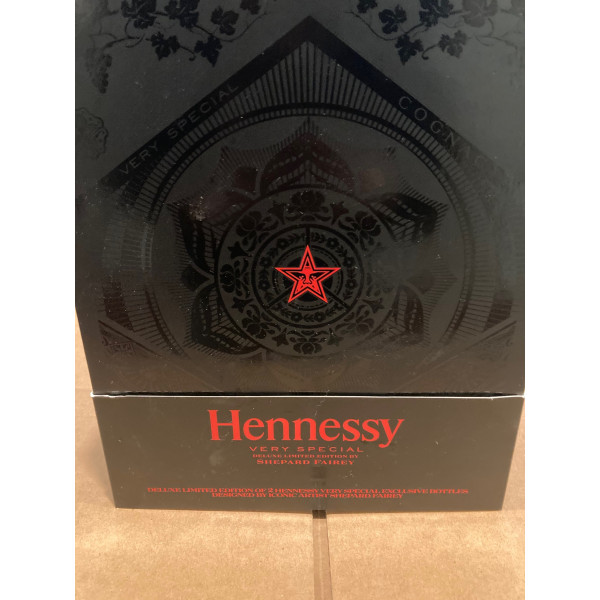 Hennessy Cognac Very Special x Shepard Fairey Deluxe Set.1