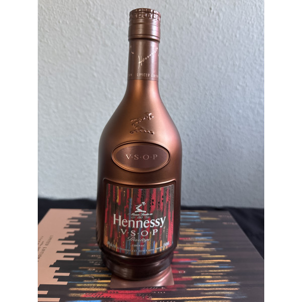 Hennessy Cognac VSOP Limited Edition by Maeda set 2 with glasses.1