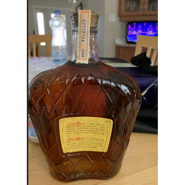 Seagram\'s Seagram's Crown Royal De Luxe Canadian Whisky 1.14L 1968.2