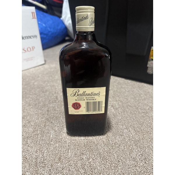 Ballantines Ballantine's Finest Blended Scotch Whisky 86 Proof 1980s.2