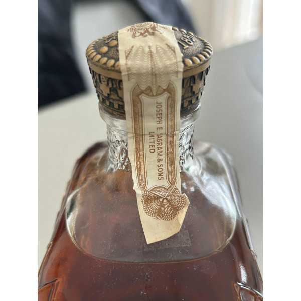Seagram\'s Seagram's Crown Royal Rare Old Canadian Whisky 25oz 1970s.3