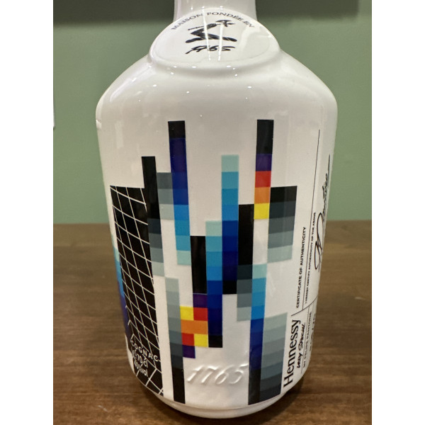 Hennessy Cognac VS Pantone Deluxe Collectors Edition.2