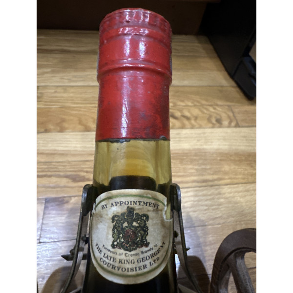 Courvoisier Cognac VS with cannon cradle.3