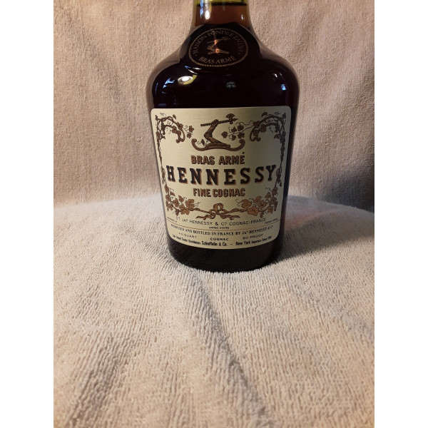 Hennessy Cognac Bras armé 1970s.5