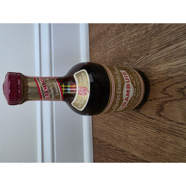 Prince Charles Edward\'s Liqueur Drambuie Prince Charles Edward's Liqueur 4/5 Pint 1960s.1