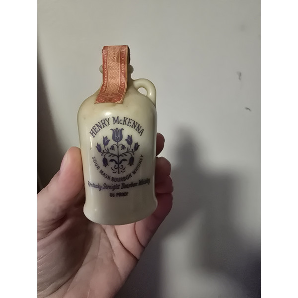 Henri McKenna Sour Mash Bourbon Miniature.1