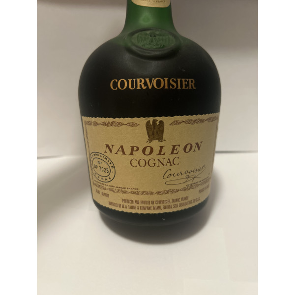 Courvoisier Cognac Courvoisier Napoleon Cognac Nombre Limité DP 7025 1980s.5