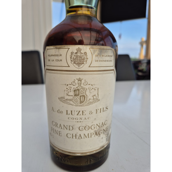 A. De Luze&Fils Grand Cocnac fine Champange.5