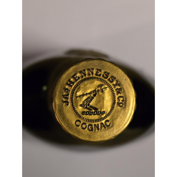 Hennessy Cognac Hennessy XO Cognac Bras Armé Screw Cap 1950s.4