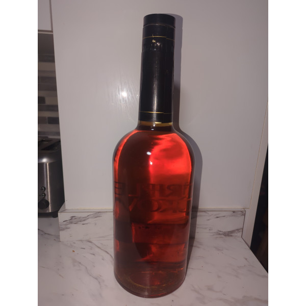 Triple Crown black velvet  Triple Crown Canadian Whisky 750ml (Gilbey Canada).2