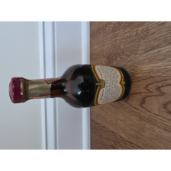 Prince Charles Edward\'s Liqueur Drambuie Prince Charles Edward's Liqueur 4/5 Pint 1960s.2