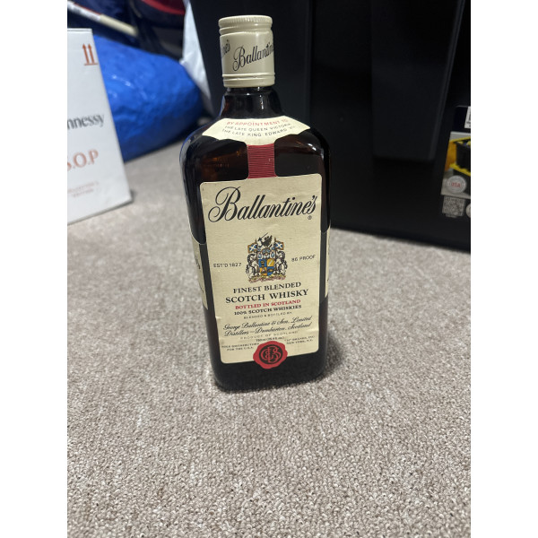 Ballantines Ballantine's Finest Blended Scotch Whisky 86 Proof 1980s.1