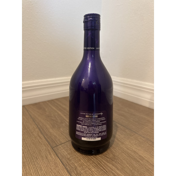 Hennessy Cognac Vsop limited edition  by Carnovsky  includes 2 glasses.2