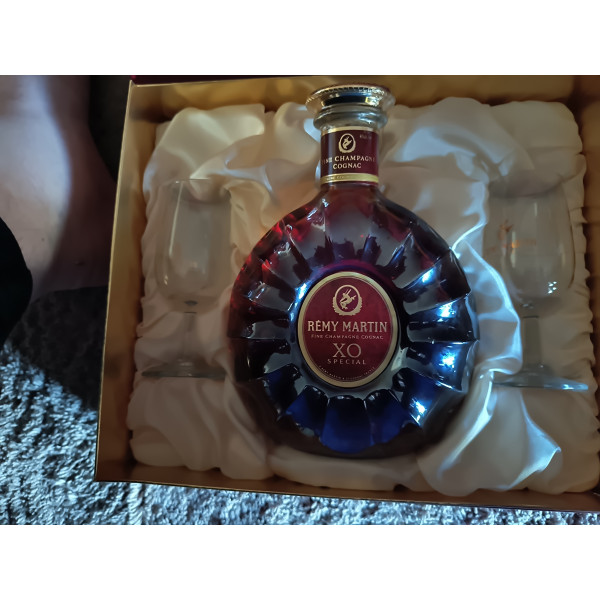 Remy Martin Cognac XO Special set with 2 glasses.1