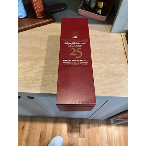 The Macallan Whisky 25 year Anniversary Sherry Cask Scotch Whisky 1990s.5