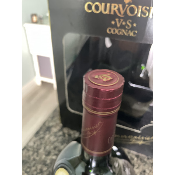 Courvoisier Cognac VS set 2 glasses.4