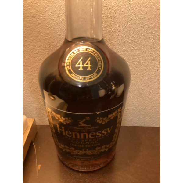 Hennessy Cognac In Honor of the 44th President, VS Limited Edition.5
