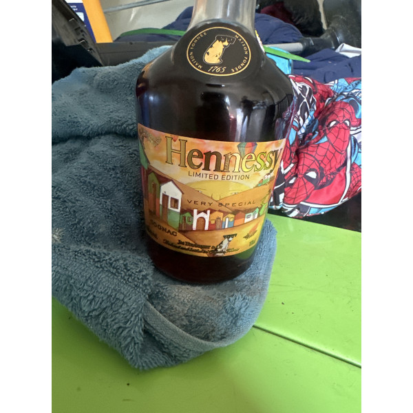Hennessy Cognac V.S. Os Gemeos Limited Edition Cognac.5