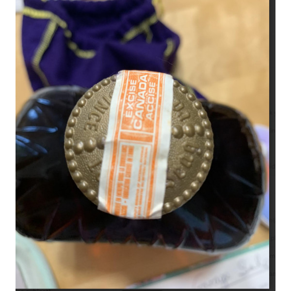 Seagram\'s Seagram's Crown Royal De Luxe Canadian Whisky 1.14L 1968.4