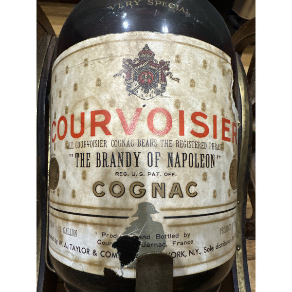 Courvoisier Cognac VS with cannon cradle.5