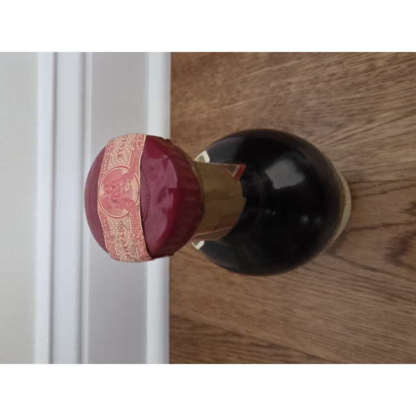 Prince Charles Edward\'s Liqueur Drambuie Prince Charles Edward's Liqueur 4/5 Pint 1960s.3