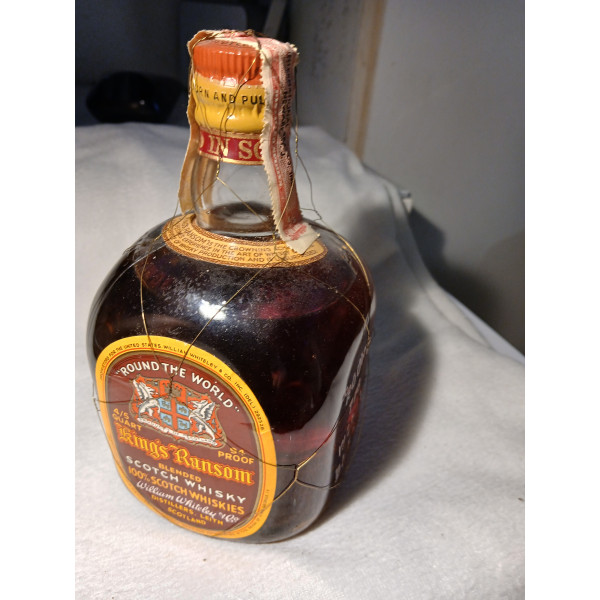 King\'s Ransom \"Round the World\" Blended Scotch Whisky King's Ransom Round The World Blended Scotch Whisky 1960s.1