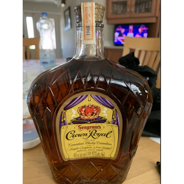 Seagram\'s Seagram's Crown Royal De Luxe Canadian Whisky 1.14L 1968.1