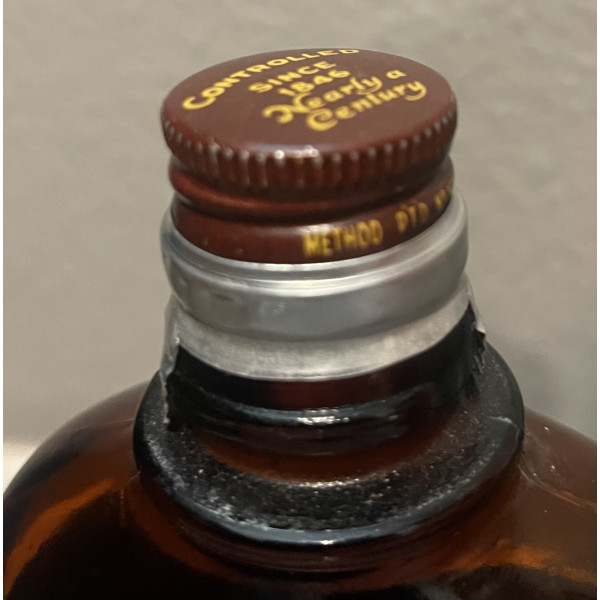 Old Quaker Old Quaker Bourbon Whiskey 1 Pint.3