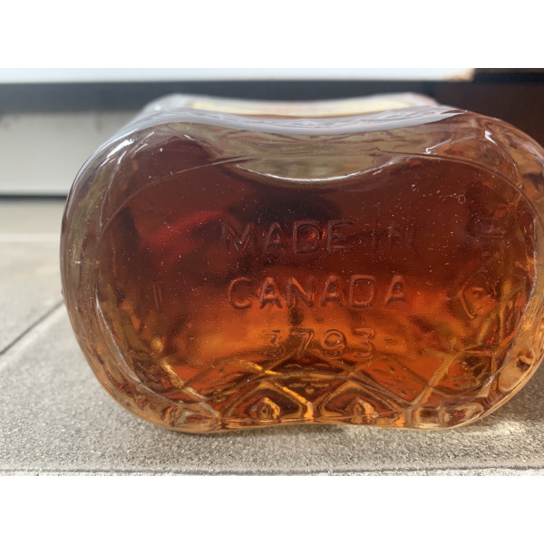 Seagram\'s Crown Royal Whisky, Seagram's Crown Royal 1967 Canadian.3