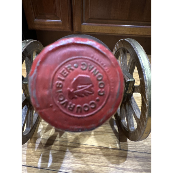 Courvoisier Cognac VS with cannon cradle.4