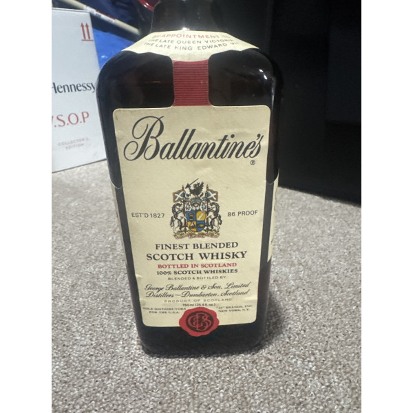 Ballantines Ballantine's Finest Blended Scotch Whisky 86 Proof 1980s.5